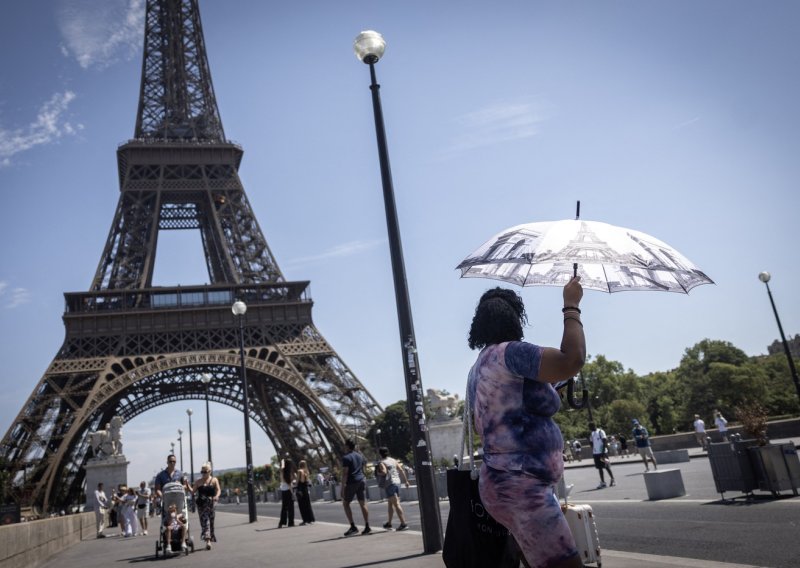 Europa gori: Zbog ekstremnih vrućina zatvaraju Eiffelov toranj, Louvre i muzeje
