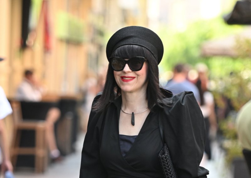 Gotička elegancija u srcu grada: Mirela Holy pokazala kako se crna boja nosi i na ljetnim temperaturama