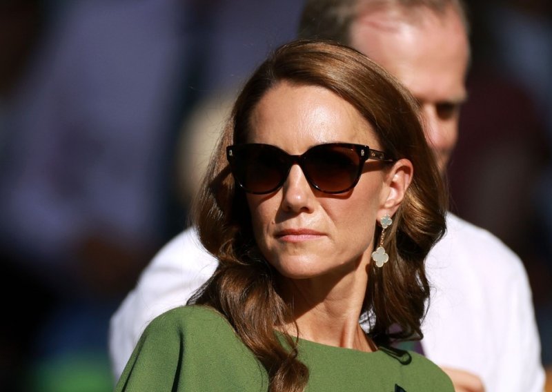 Kate Middleton nosi sunčane naočale koje stoje svima, a cijena će vas ugodno iznenaditi
