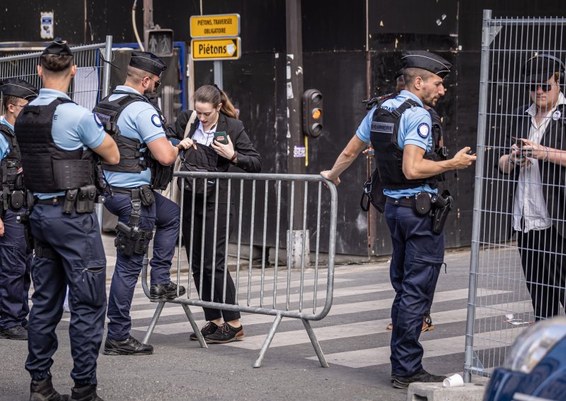 Pariz pod neviđenom opsadom: Tisuće policajaca, zabrana alkohola, a uvodi se i QR kod