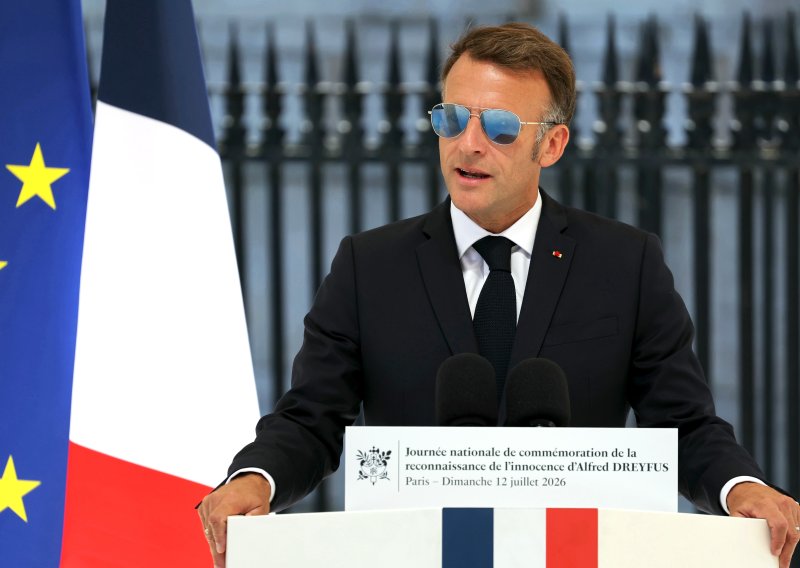Macron održao govor: Spremni smo boriti se po cijenu krvi!