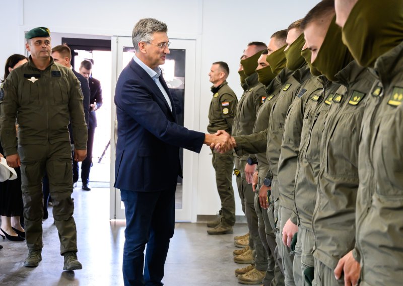 Plenković posjetio specijalce ATJ Lučko u Parizu: 'Izostanak bi bio pogreška, a mi smo tu da to spriječimo'