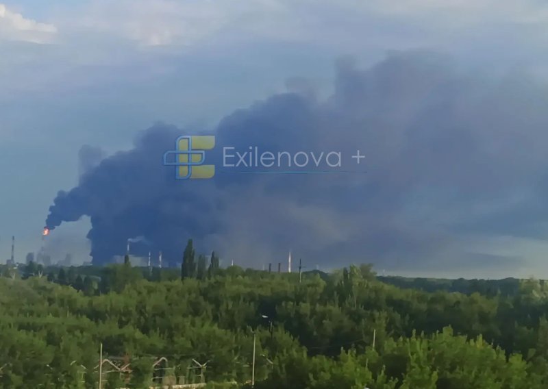 VIDEO Gori jedno od najvećih postrojenja Gazproma: Odjeknule eksplozije nakon napada dronovima