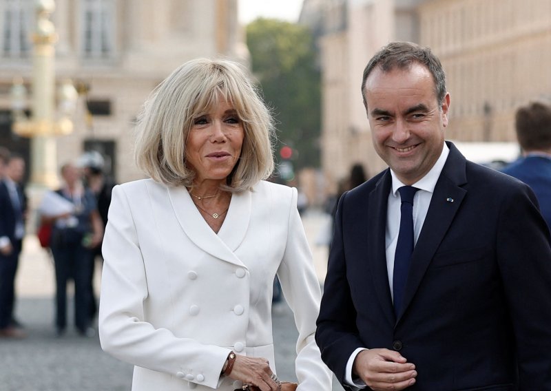 Kraljica francuskog šika: Brigitte Macron oduševila u besprijekornoj haljini