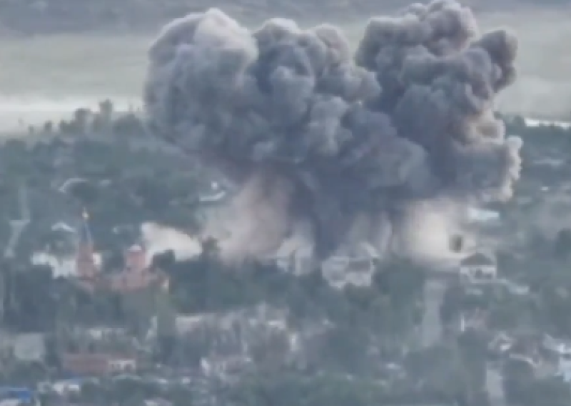 Rusi bacili bombu tešku tri tone na ukrajinski grad: Širi se snimka snažnog udarnog vala