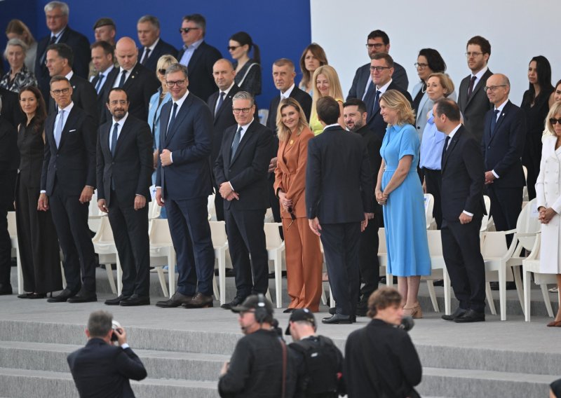 FOTO Macron smjestio Vučića u prvi red: Sada poznato i zašto