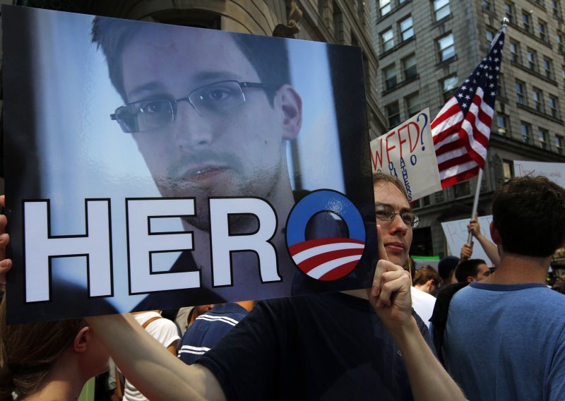 Pučani miniraju obraćanje Snowdena EP-u