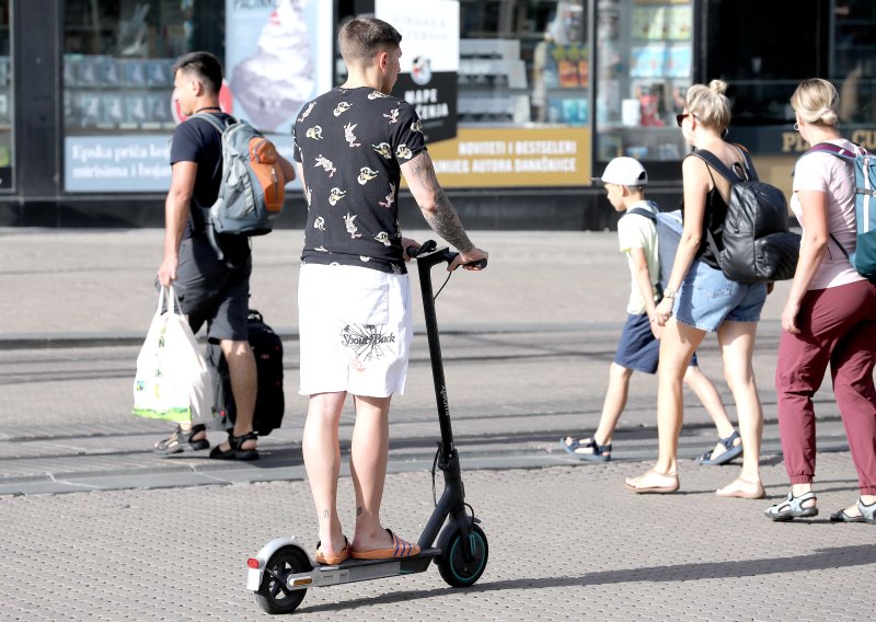 GLAS traži zabranu vožnje romobilima po nogostupu, upozorili i na zabrinjavajuće brojke