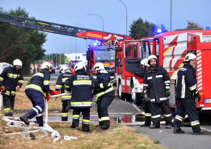 Požar u Pribislavcu stavljen pod kontrolu, nema teže ozlijeđenih