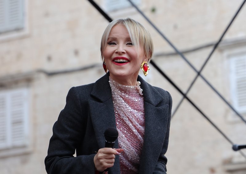 U nježnim tonovima: Danijela Martinović nosi savršen ljetni komplet