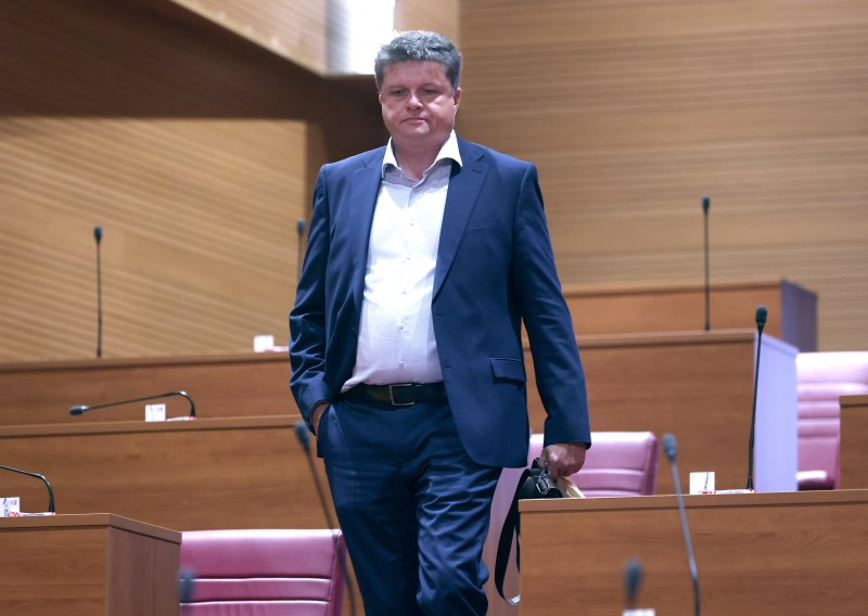 SDP-ovac: Sve hrvatske institucije kompletno su porobljene