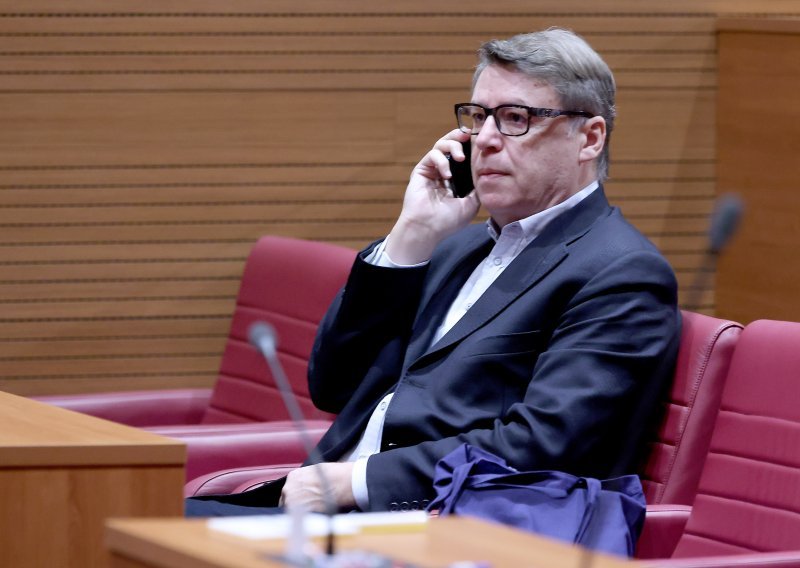 Obustavljen izbor dekana riječkog fakulteta: Četiri kandidata na čekanju