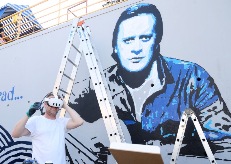 Šibenik sada krasi predivan mural i svevremenski stihovi Arsena Dedića