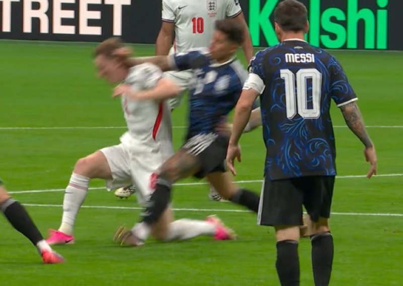 Argentina žestoko otvorila polufinale: Podli faul prošao nekažnjeno