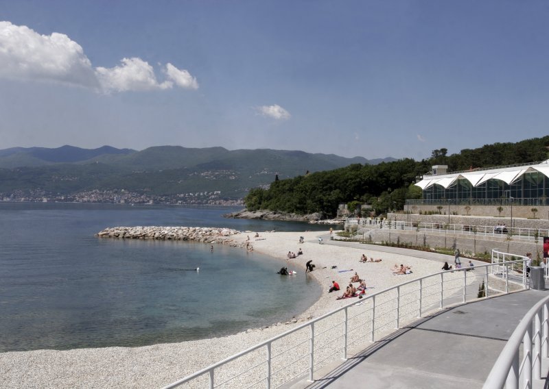 Plava zastava novoj riječkoj plaži 'Ploče'