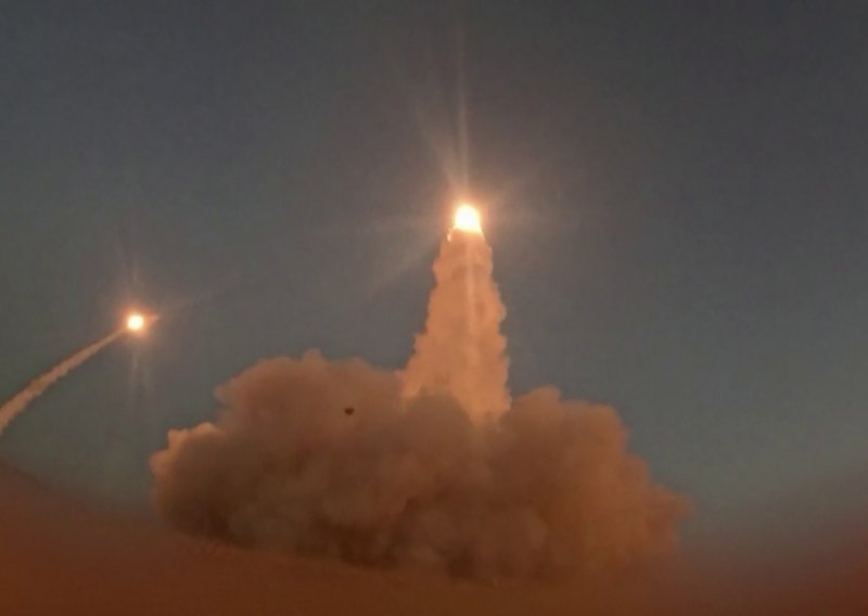 SAD izveo drugi val napada na Iran u 24 sata: Trajao je sedam sati, širi se video