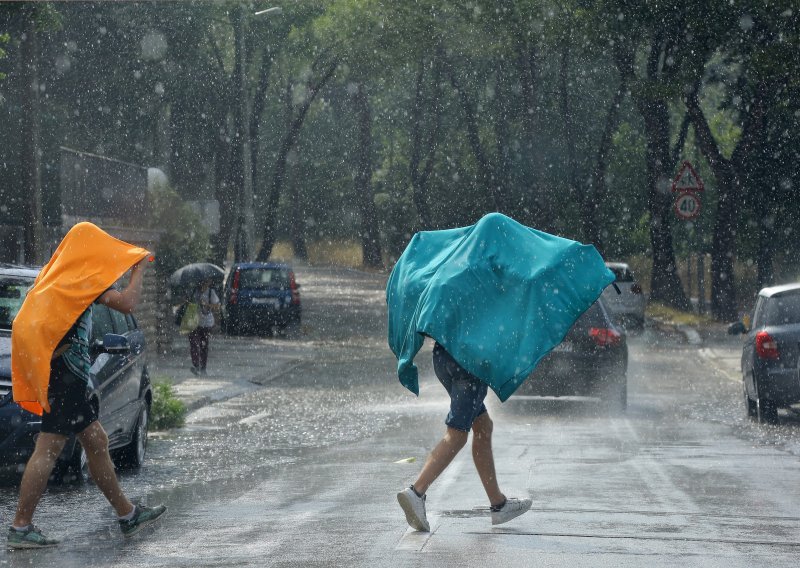 Na snazi novi meteoalarm zbog grmljavinskih pljuskova i vrućine: Evo gdje će biti najgore