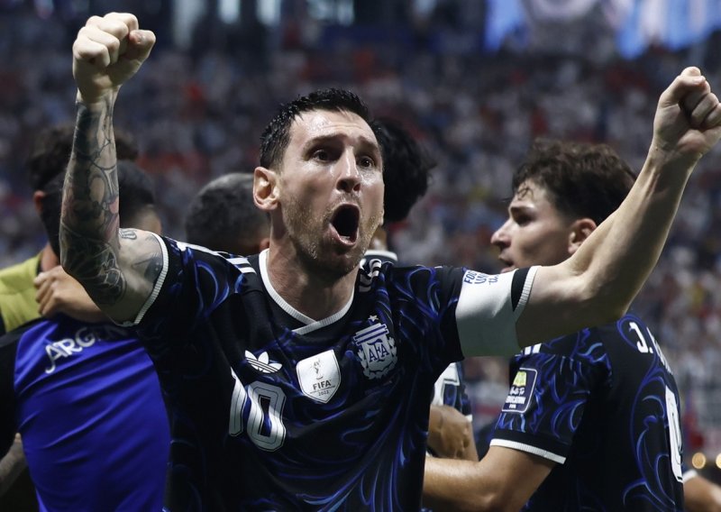 Pogledajte kako su Messi i ekipa slavili rušenje Engleza; Otamendi otkrio što se događalo u svlačionici