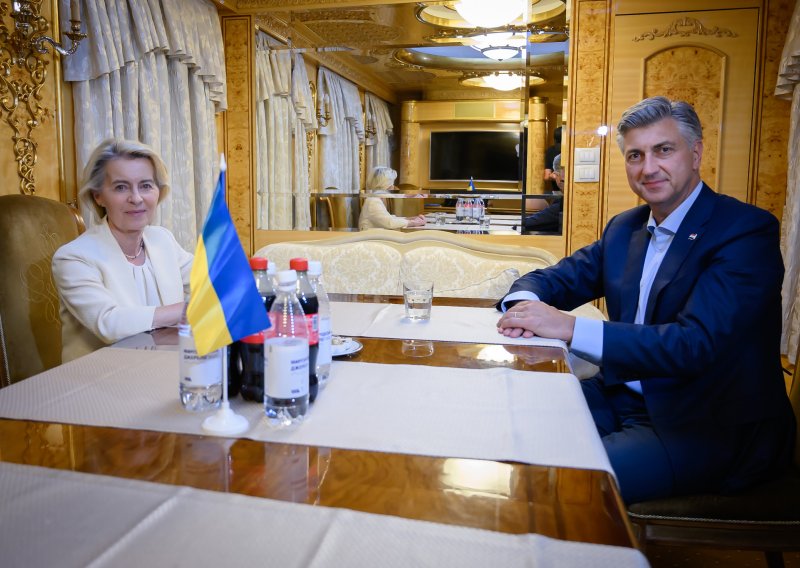 Plenković nakon posjeta Kijevu: U vlaku s Von der Leyen razgovarao o europskim temama