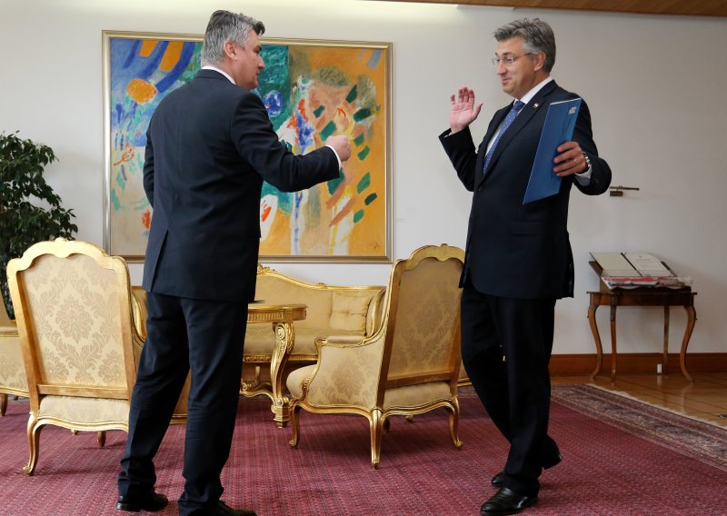 Sjećate se ove scene s Pantovčaka? Dan kada je Plenković odbio Milanovićevu ruku