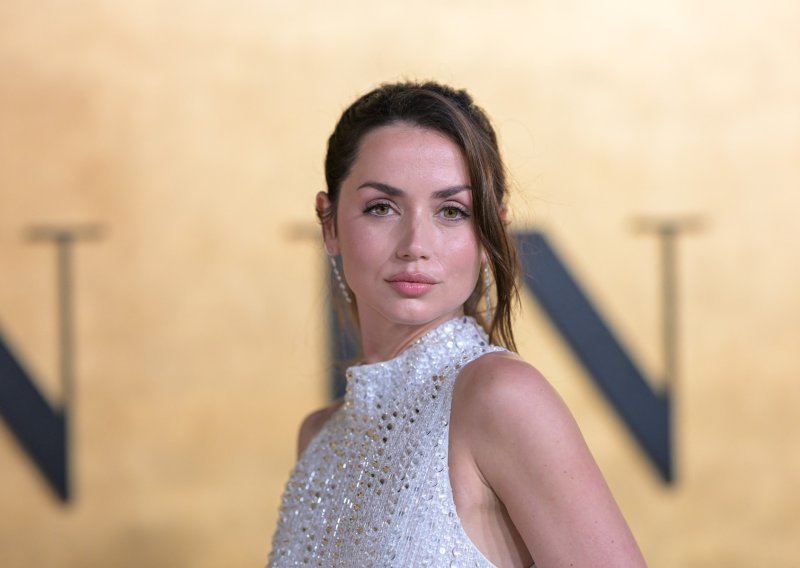 Nakon Tom Cruisea Ana de Armas viđena s poznatim pjevačem: U Madridu izmjenjivali nježnosti