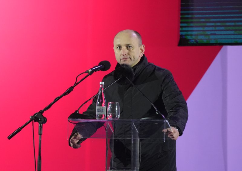 Šef crnogorskog DNP-a bijesan na Hrvatsku: 'Možda trebamo na nebu ispisati - Za dom spremni!'