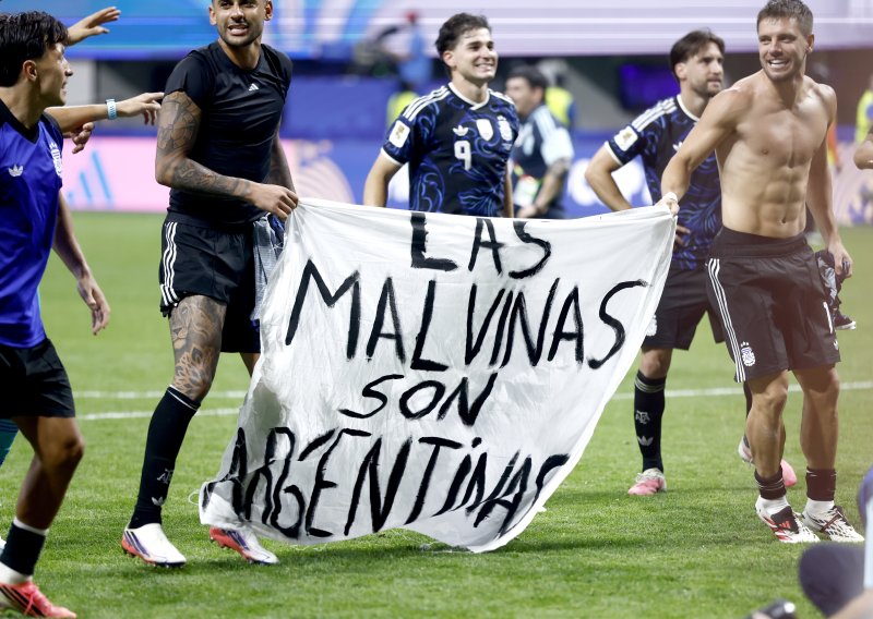 Argentinci objasnili kako je sporni transparent završio u rukama igrača u slavlju protiv Engleza