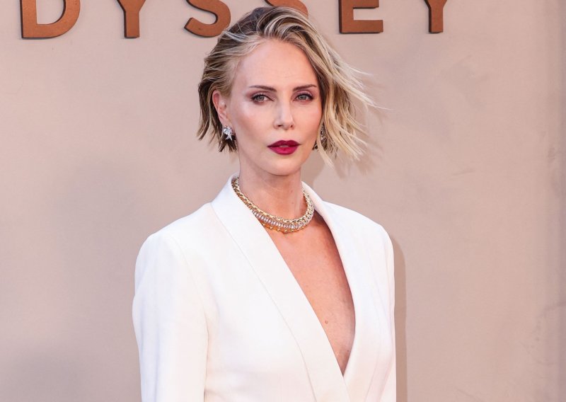 Charlize Theron u rijetkom izlasku s kćerima: Dovela ih na premijeru 'Odiseje'