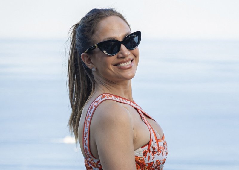 Idealan ljetni outfit: Jennifer Lopez u stajlingu koji izgleda kao s razglednice iz Italije