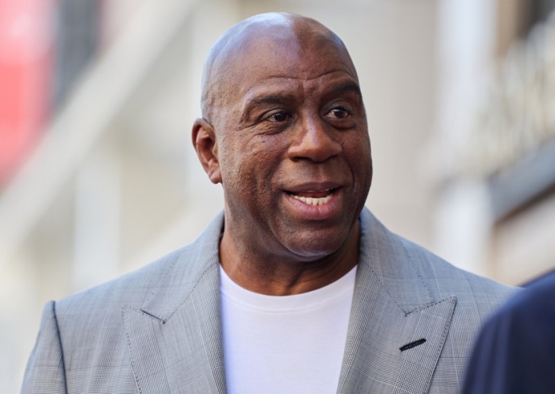Susret košarkaških legendi: Magic Johnson i Dalibor Bagarić s obiteljima uživali u Crnoj Gori