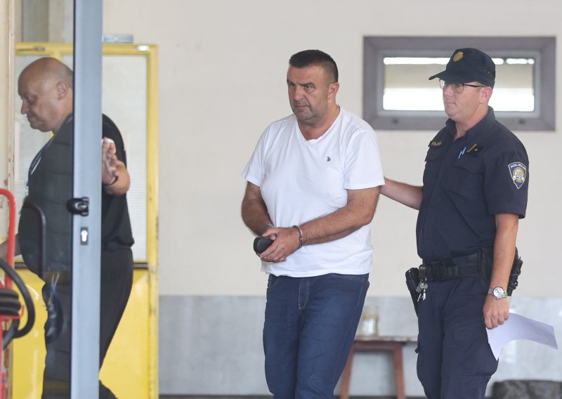 FOTO Bivši šef nabave MORH-a doveden u USKOK