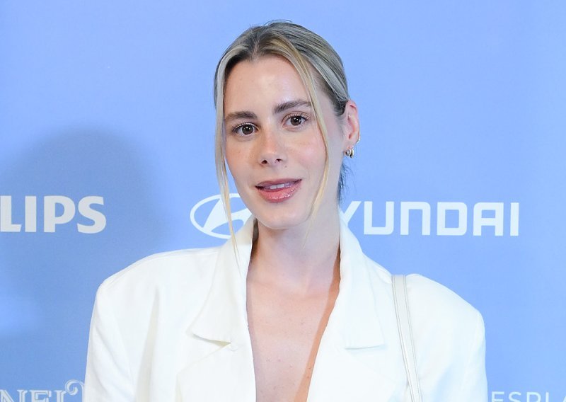 Nika Turković uživa na Visu: Romantičnim prizorima s partnerom oduševila fanove