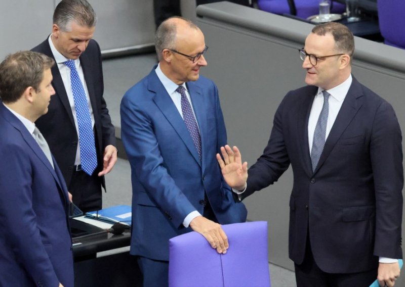 Merzov stranački kolega u problemima: Traži se njegova ostavka zbog surogat majke
