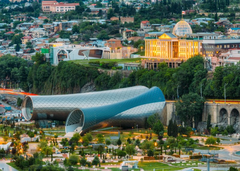 Ruši se nikad otvoreni futuristički kompleks u koji je upucano 25 milijuna eura javnog novca