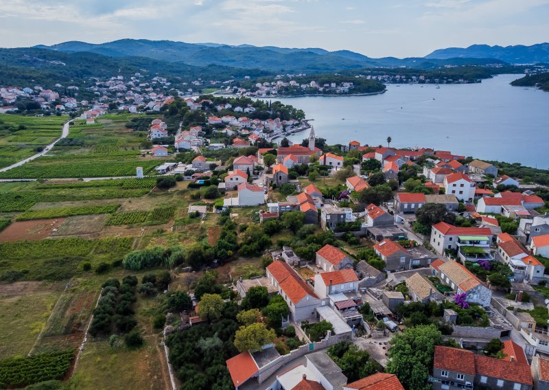 Histerija zbog srpske obitelji s 'problematičnim' tablicama: Otočani nam se ispričavaju