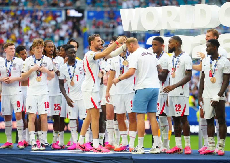 Najljepši trenutak SP-a! FIFA mu nije dala medalju, a onda su Englezi napravili nešto što je dirnulo milijune