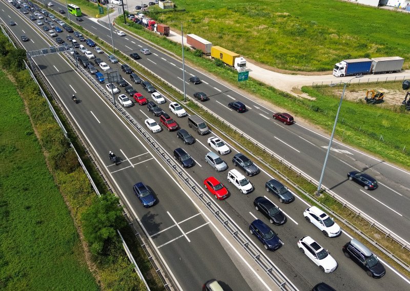 HAK upozorava na gužvu na autocestama: Kolona s Krka dugačka čak 13 kilometara
