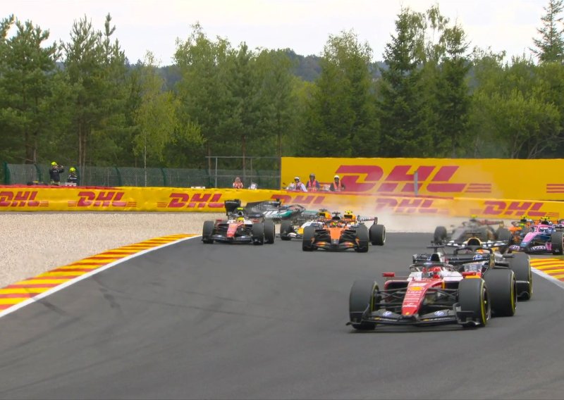 Kaos u Belgiji: Hamilton i Russell sudarili se u prvom krugu, Britanac završio utrku