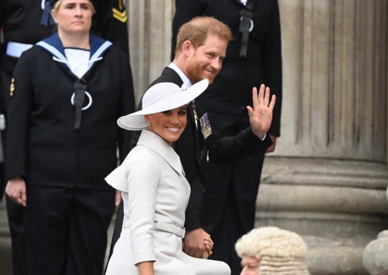 Cure novi detalji susreta Meghan i Harryja s kraljem: Nije bilo baš tako srdačno