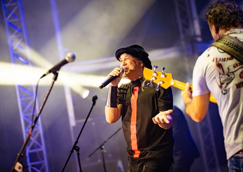 Legendarni hitovi odzvanjat će Stradunom: Plavi orkestar stiže na doček 2027.