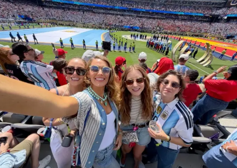 Osmijeh na finalu skriva dramu: Blake Lively prvi put u javnosti otkad ju je Taylor prekrižila