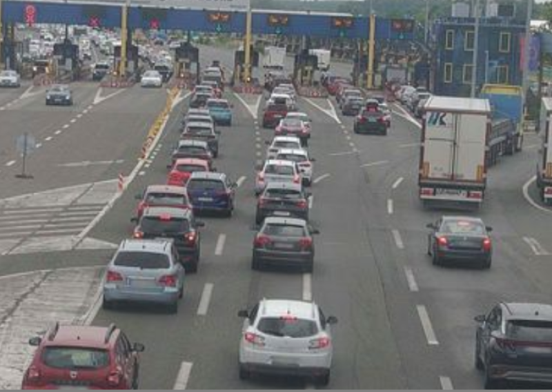 Velike gužve na cestama: Kilometarske kolone na autocestama