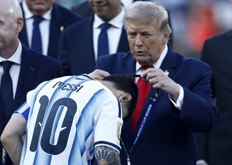 Čitači s usana otkrili što je Trump govorio igračima na dodjeli medalja