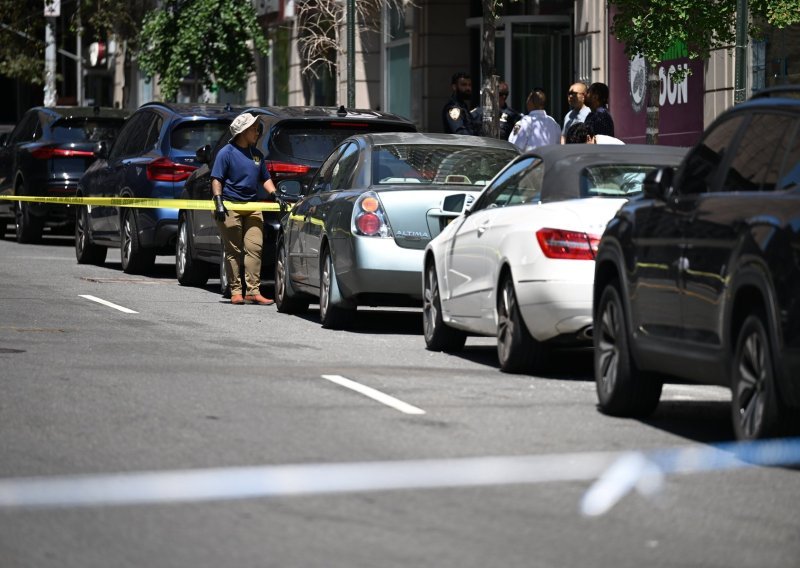Uhićen muškarac koji je podmetnuo požar ispred savezne zgrade u New Yorku