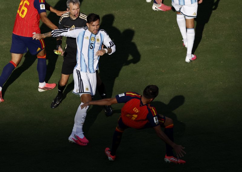 Novi šok nakon argentinskog divljanja: FIFA izbrisala crveni Argentincu koji je nakon finala mlatio Španjolce