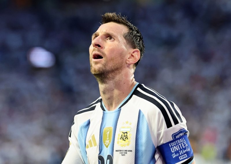 Leo Messi na brutalnom udaru Engleza: 'Taj prevarant nije ni u top 5 najboljih igrača svih vremena'