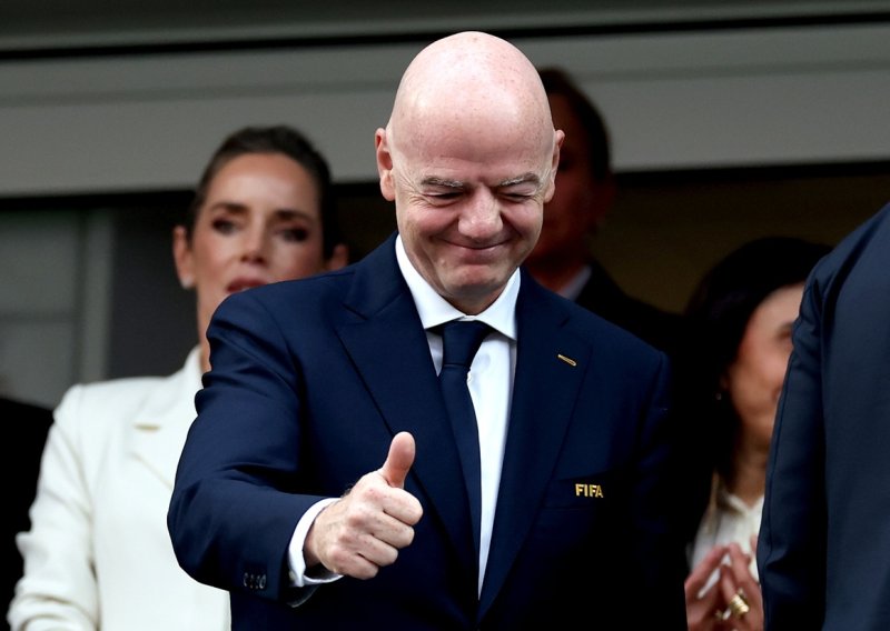 'Infantino mora otići. Svi vide kakvu štetu trpi nogomet'