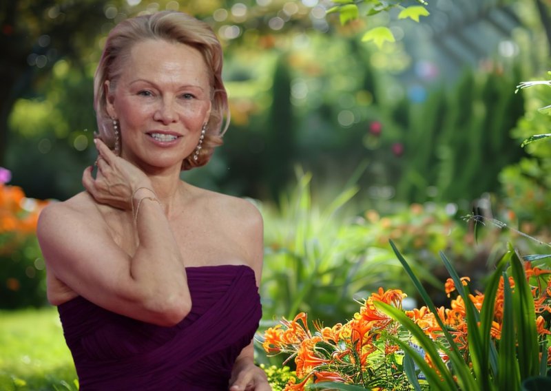 Zavirite u spektakularni vrt Pamele Anderson koji je postao njena oaza mira