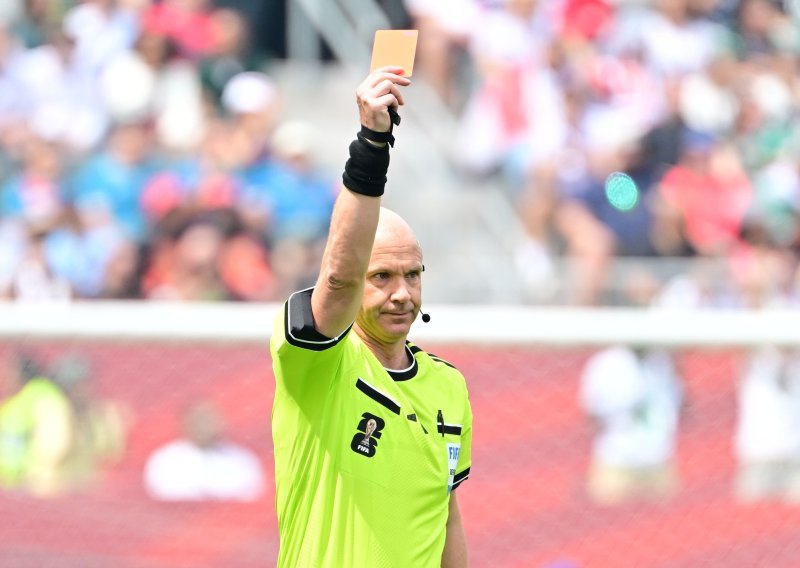 Anthony Taylor iznenada završio karijeru