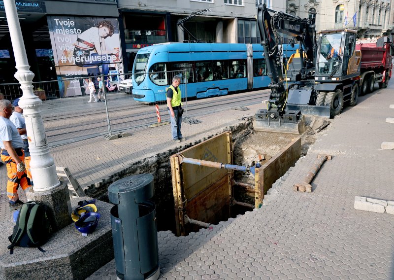 U samom centru Zagreba osvanula rupa i bageri: Evo što se gradi